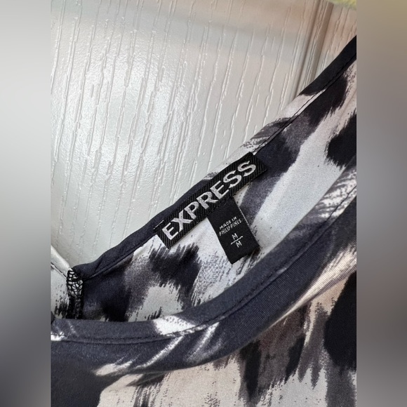 Express Woman’s Silk Leopard Print Batwing Blouse, Size Medium. - Picture 2 of 8